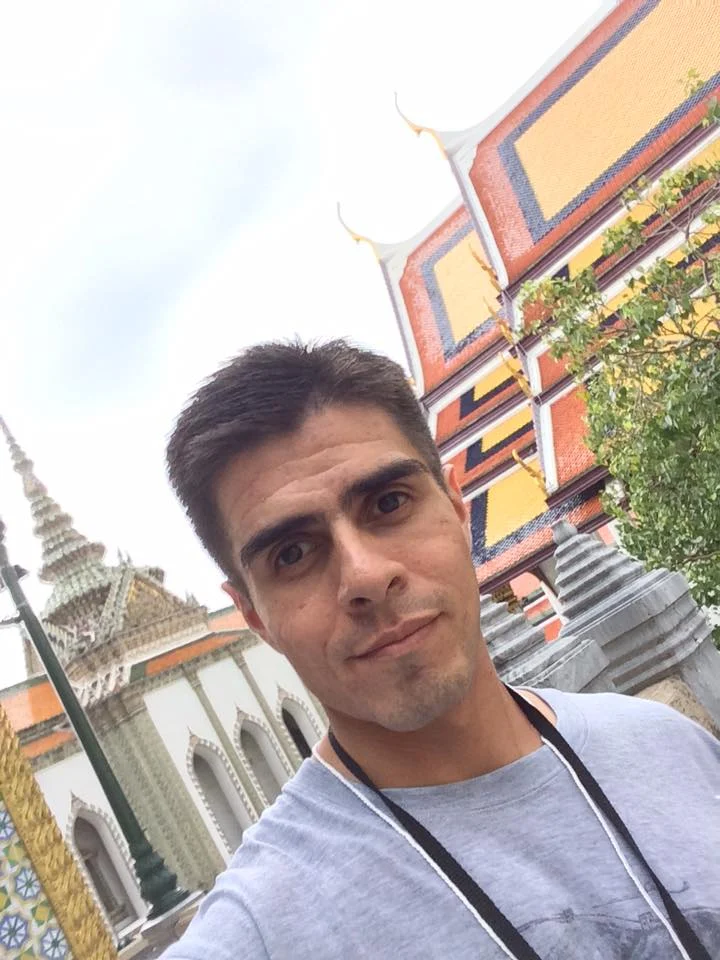 English and Spanish teacher. All levels.